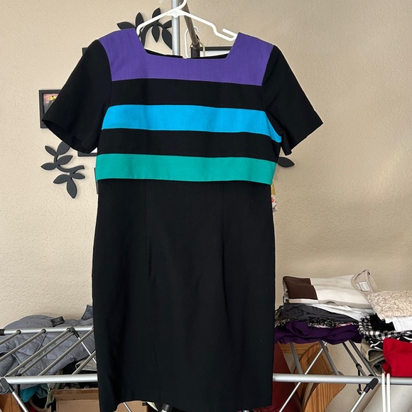 Women’s dress - Picture 2 of 3